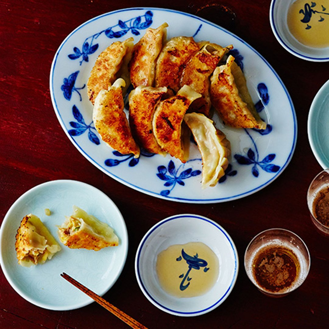 深夜食堂 の インスタ映え メニューを紹介 料理研究家の坂田阿希子さんが作る 焼き餃子 レシピ大公開 美的news Line News