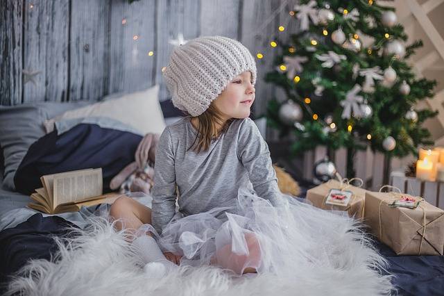 クリスマスツリーを子どもと飾ろう おしゃれな飾り付けのコツ Chiik チーク