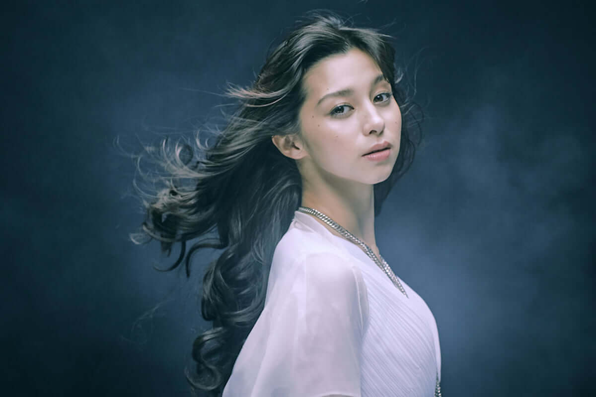 中条あやみがアヴリル ラヴィーンそっくりに アヴリル最新アルバムのspプロモ映像に出演 Qetic