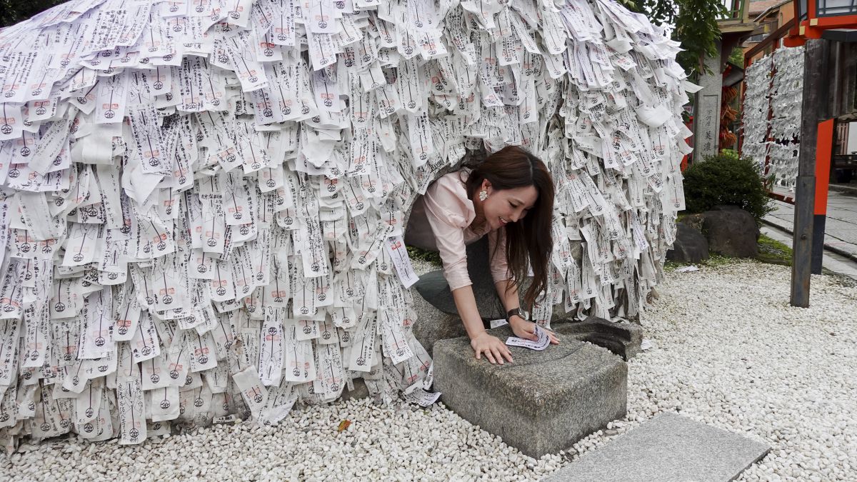 最強の縁切り神社 京都 安井金比羅宮 で良縁を結ぼう るるぶ More Line News