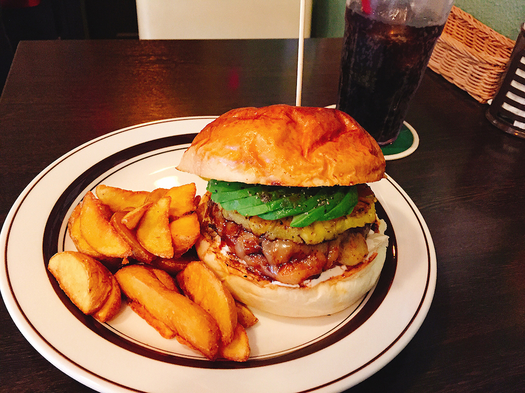 1度食べたらやみつき じゅわっと肉汁溢れる都内の絶品バーガー3選 るるぶ More Line News
