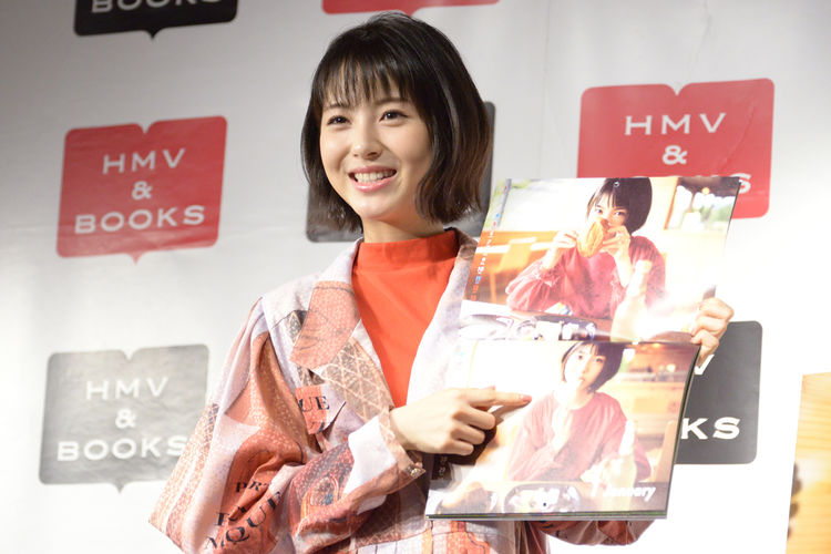 浜辺美波 2020カレンダーブック サイン入り Amazon.co.jp: 浜辺美波 2020カレンダーブック (カドカワ