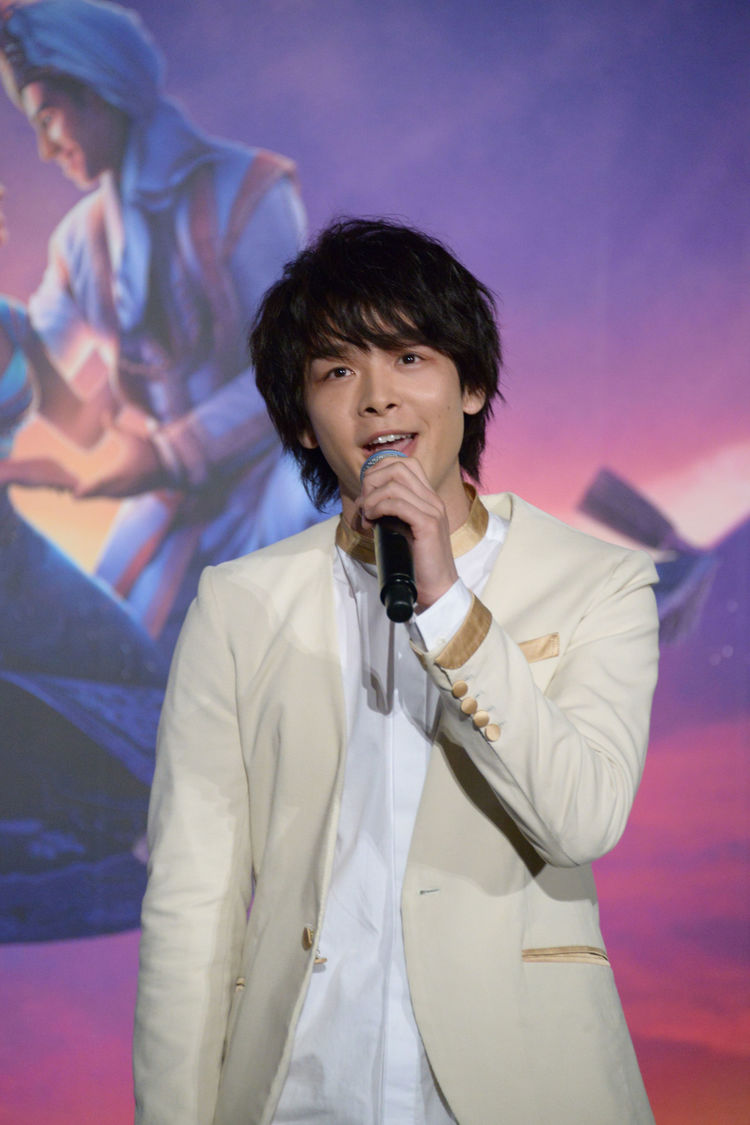 アラジン 中村倫也 山寺宏一の生歌唱に感激 こんな贅沢な機会はない 映画ナタリー Line News アラジン 中村倫也 山寺宏一の生歌唱に感激 こんな贅沢な機会はない 映画ナタリー Line News