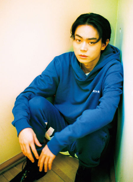 装苑の衣装特集に菅田将暉 仲野太賀 橋本愛 上坂すみれ 森七菜ら登場 映画ナタリー Line News