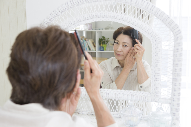 髪が抜けるのは嫌やねん ちゃんとウィッグや脱毛のこと 調べてほしい 母が一度だけ泣いて訴えたこと 毎日が発見 Line News