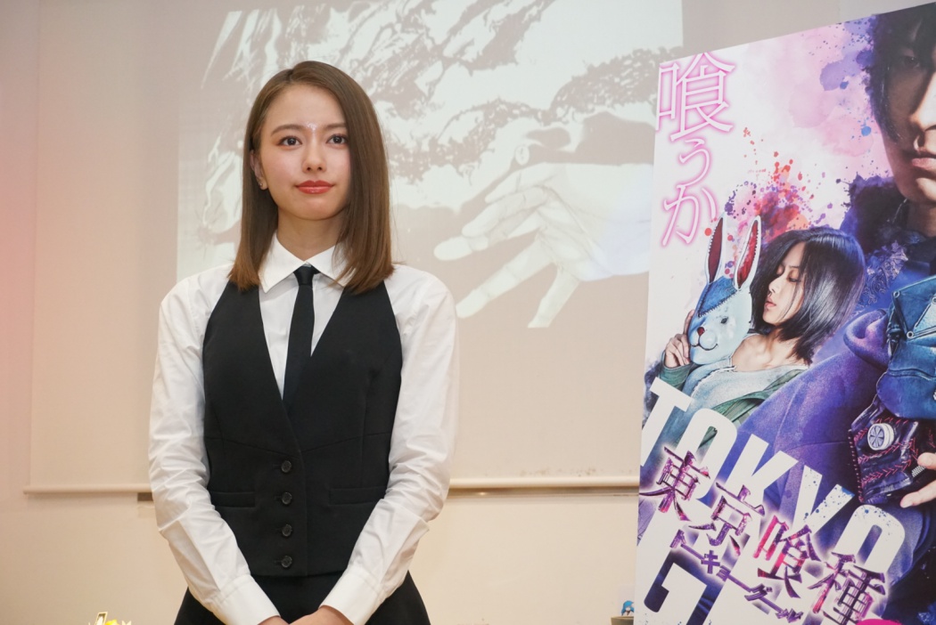 山本舞香が 目玉 をパクリ 東京喰種 のコラボカフェで喰種気分を満喫