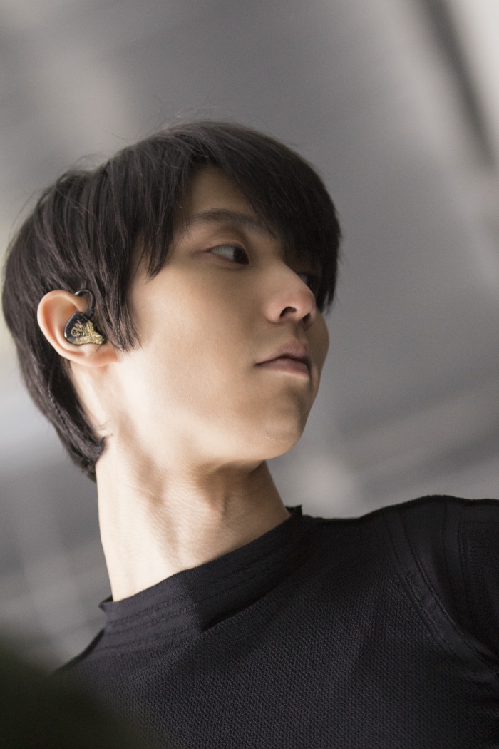 羽生結弦 新cmで 獲物狙う 目ヂカラ