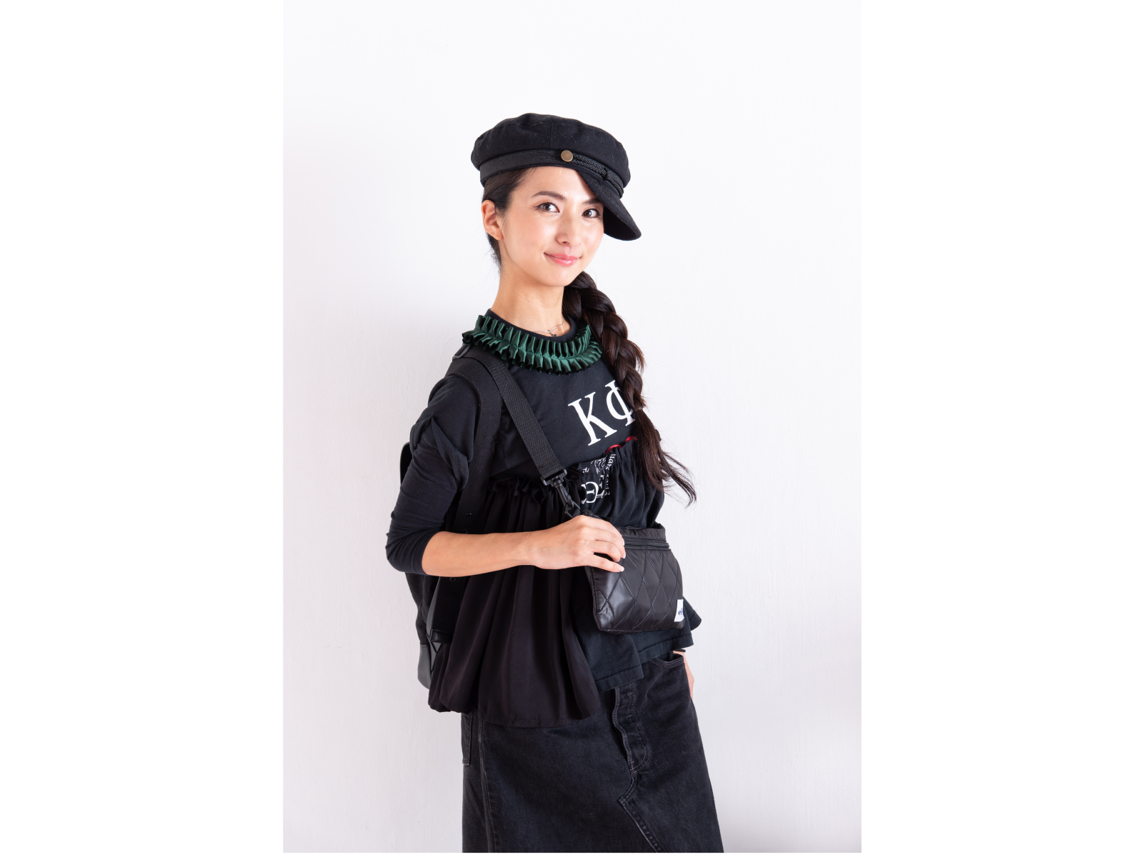 抜き打ちチェック 美人ヨガティーチャー芥川舞子さんの カバンの中身 は ヨガジャーナルオンライン Line News