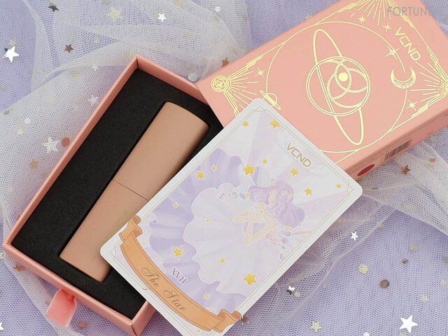 魔法書みたい 話題の中国コスメ Vcnd が秋 日本初上陸 星空12色アイシャドウパレット ピンクミストリップ をお試し Fortune Line News