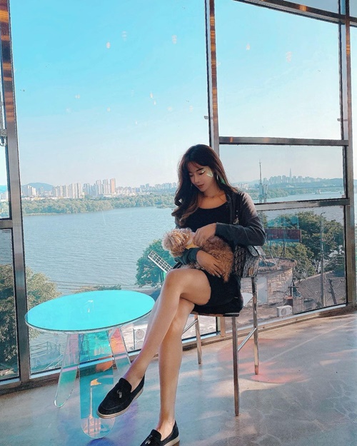 韓国人気チアのキム・ハンナ、「長すぎ」「細すぎ」な“美脚ショット”でファン魅了【PHOTO】(スポーツソウル日本版)