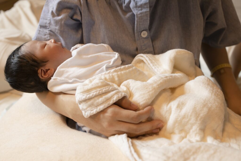 初産だと母乳はいつから出るの 出ない場合の原因や対処法とは Hanakoママweb Line News 初産だと母乳はいつから出るの 出ない場合の原因や対処法とは Hanakoママweb Line News