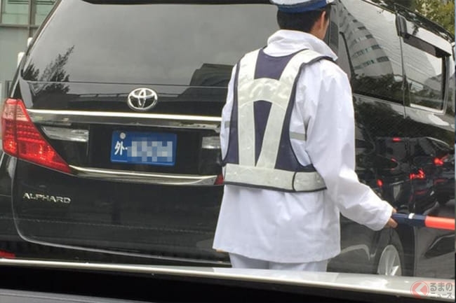 なぜ交通違反が免除 無法地帯な外交官ナンバー車の実情