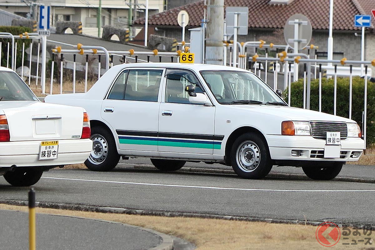 新車の多くがsuvかミニバンなのに教習車はセダン 初心者が戸惑う運転感覚の違いとは くるまのニュース