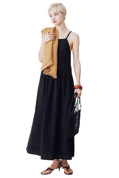 夏の黒ワンピースコーデ 着まわしを格上げするテクニック Gisele