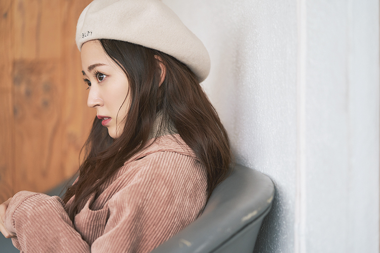 鈴木愛理 デコ出しが可愛すぎ 前髪あげ ベレー帽 ヘアアレンジ Ray Web Line News