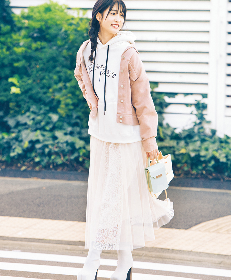 白っぽコーデ レーススカートでカジュアルコーデを女の子らしく 明日のコーデ Ray Web