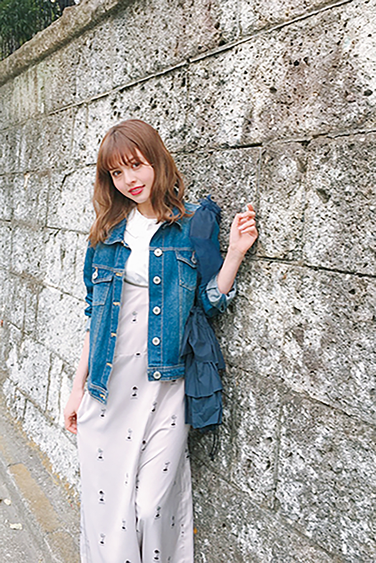 加藤ナナ の私服遍歴が気になる 5年前の派手ピンク時代から現在まで Ray Web Line News