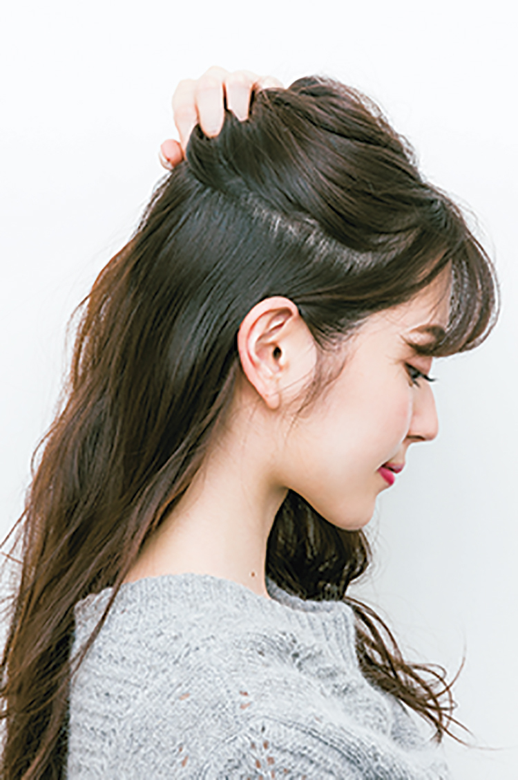 男子の目線を釘付け 髪を触る仕草が美しく見える ハーフアップの作り方 Ray Web