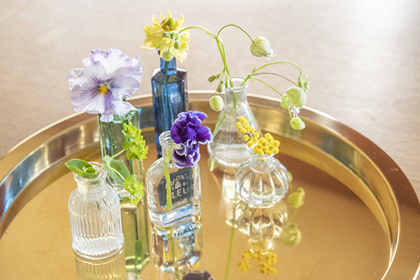 花のプロが100円ショップの花瓶を厳選 おしゃれに花を飾ります ハルメク365