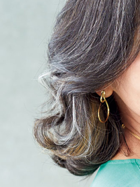 髪型8例 白髪は黒染めせず生かすとオシャレ 年を重ねてこそ楽しめるヘアスタイル ハルメク Line News 髪型8例 白髪は黒染めせず生かすとオシャレ 年を重ねてこそ楽しめるヘアスタイル ハルメク Line News