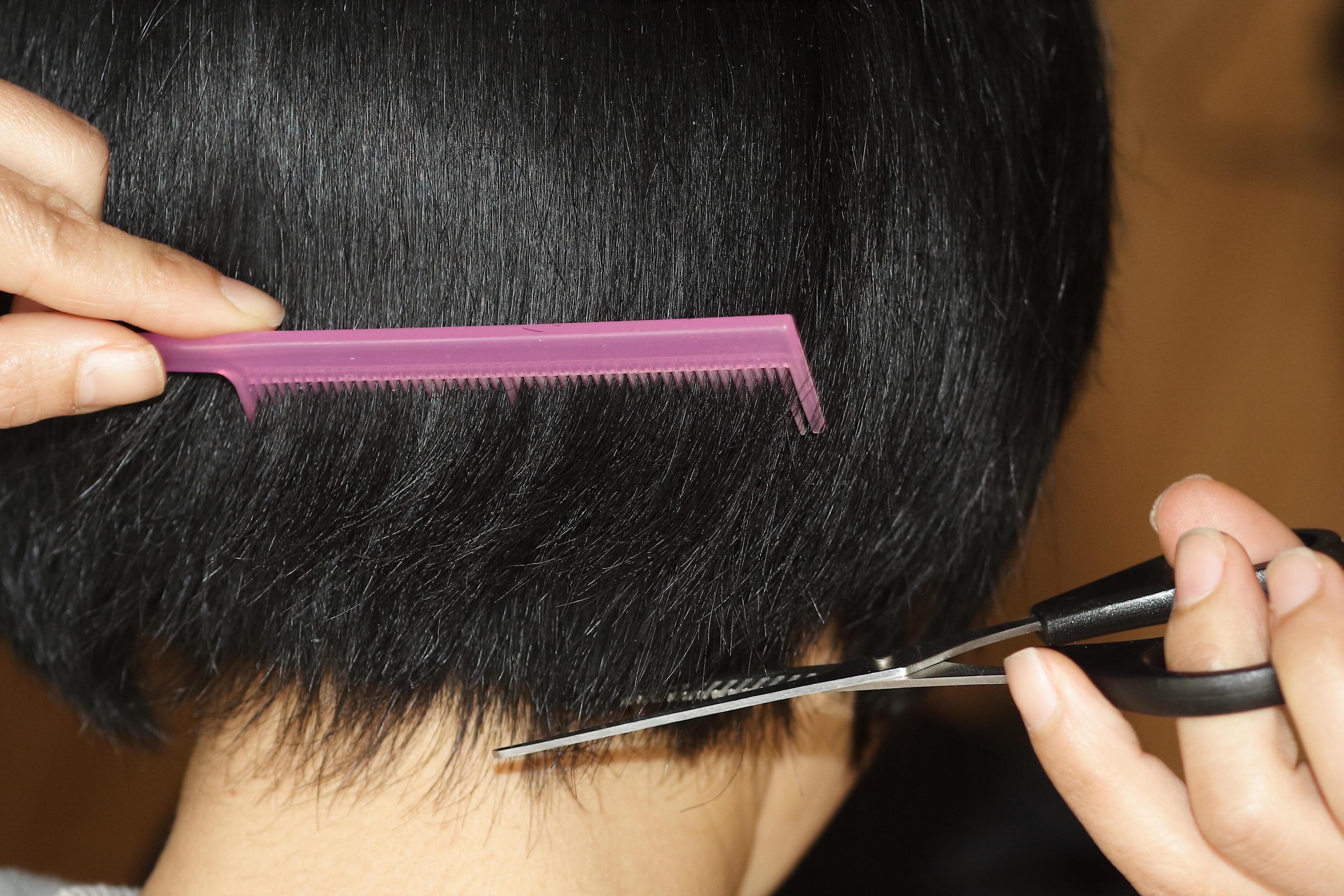 メンズのセルフカット サイドの切り方やツーブロックの入れ方も紹介 オリーブオイルをひとまわしニュース