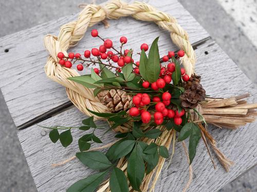 そんな方法があったのか クリスマスリースを お正月飾り に変身させる裏ワザとは オリーブオイルをひとまわしニュース