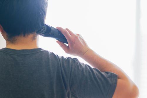 襟足が気になったらセルフカットもアリかも 失敗しないコツやグッズを押さえよう オリーブオイルをひとまわしニュース 襟足が気になったらセルフカットもアリかも 失敗しないコツやグッズを押さえよう オリーブオイルをひとまわしニュース