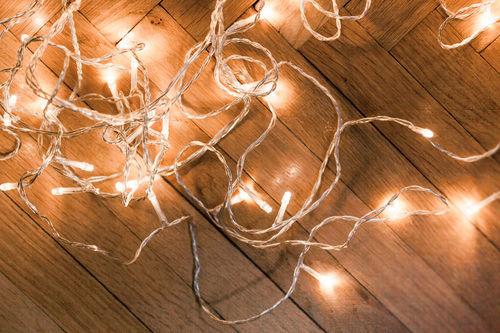 部屋を幻想的に演出したい カーテンをオシャレに飾るledライトとは 部屋での飾り方も紹介 オリーブオイルをひとまわしニュース Line News