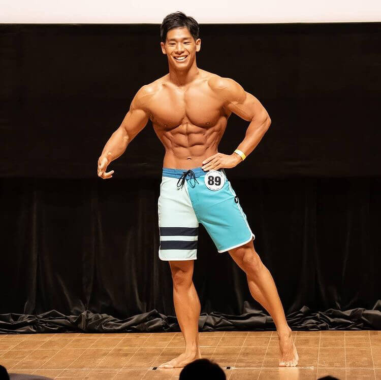 投資会社勤務のエンジニア｜スーツとのギャップに周囲も驚き！【脱いだらスゴイ身体大公開】（FITNESS LOVE）