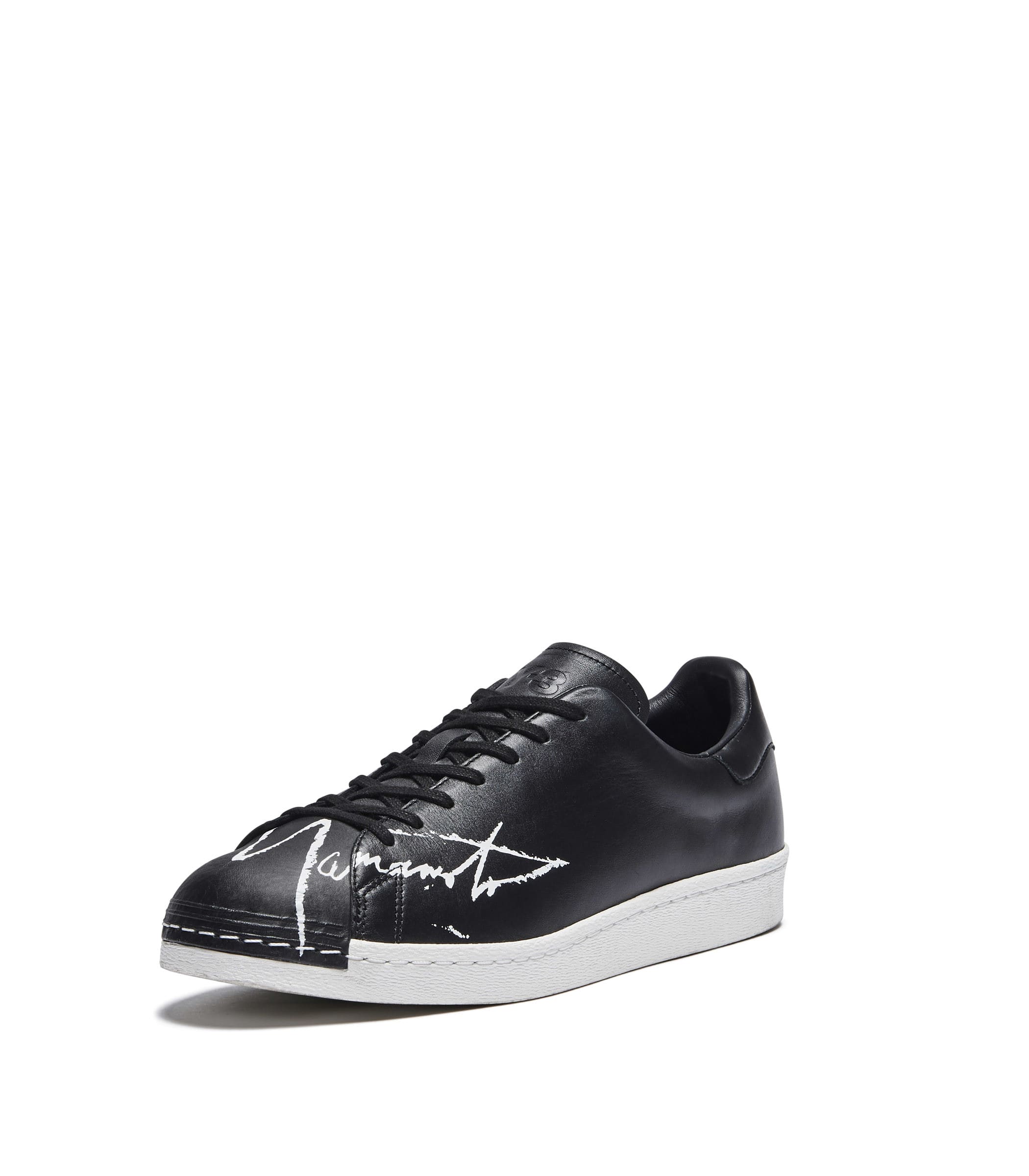 Y 3新作を表参道ヒルズ店で世界先行発売 山本耀司による直筆の Love Yohji Yamamoto をプリント