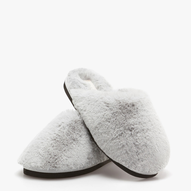 Zara Home のルームシューズが日本で人気 青山店は世界で最も売れる店舗に Fashionsnap Com Line News Zara Home のルームシューズが日本で人気 青山店は世界で最も売れる店舗に Fashionsnap Com Line News