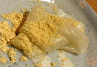 余ったときに 生春巻きの皮 で求肥感覚の もっちもちスイーツ を作ってみない