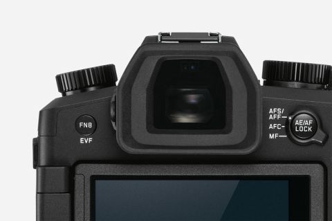 ライカ 高倍率ズームレンズやバリアングル液晶など使いやすいコンデジ V Lux 5