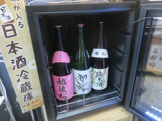 日本酒冷蔵庫（一升瓶縦置き）※パーツ欠け サンコー、一升瓶を縦置きで12本収納できる日本酒冷蔵庫「俺の酒蔵