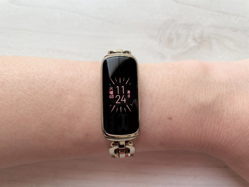 オシャレで主役級なアクティビティトラッカー「Fitbit Luxe」レビュー