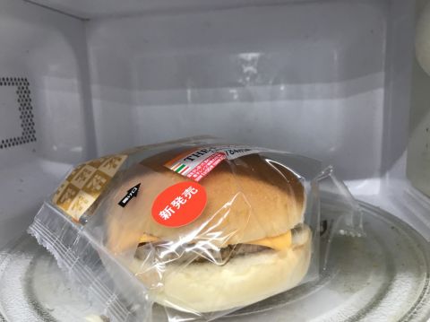 セブン人気の Theチーズバーガー はうまい 食べてみた アスキー Line News