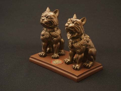 米海兵隊の記念品にブルドッグとシーサーが融合した置物がありました アスキー