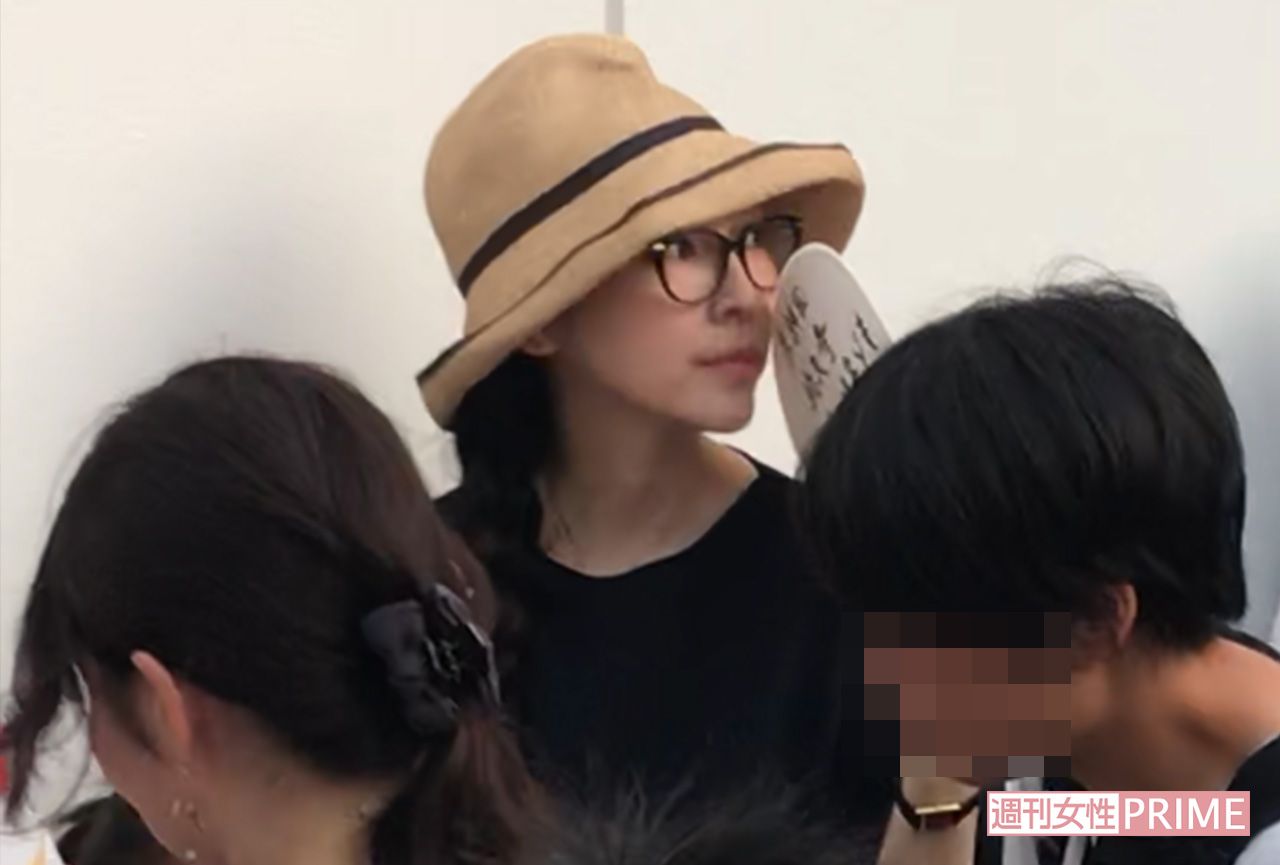 麻生久美子が都内の夏祭りにさりげなく参加