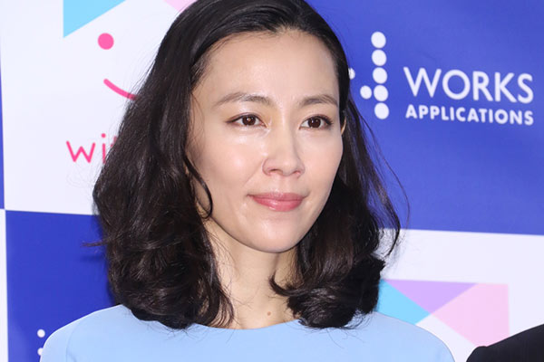 木村佳乃 坊主頭に体当たりロケ 断らない姿勢に評価急上昇 女性自身