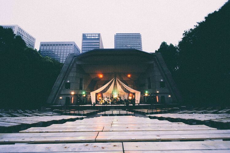 Cero 野音と夕暮れの川辺を行き来した配信ライブ Outdoors ランタン片手にテントの外へ 音楽ナタリー Line News