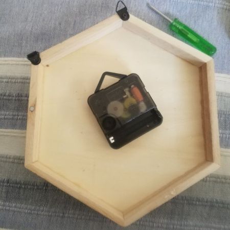 100均色画用紙で壁デコのススメ