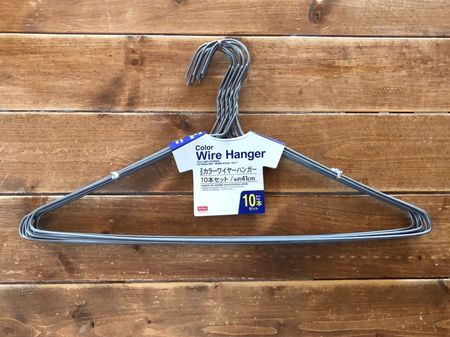 ダイソーから出てました 無骨でカッコいいシルバー色のワイヤーハンガー 10本セット100円 暮らしニスタ Line News