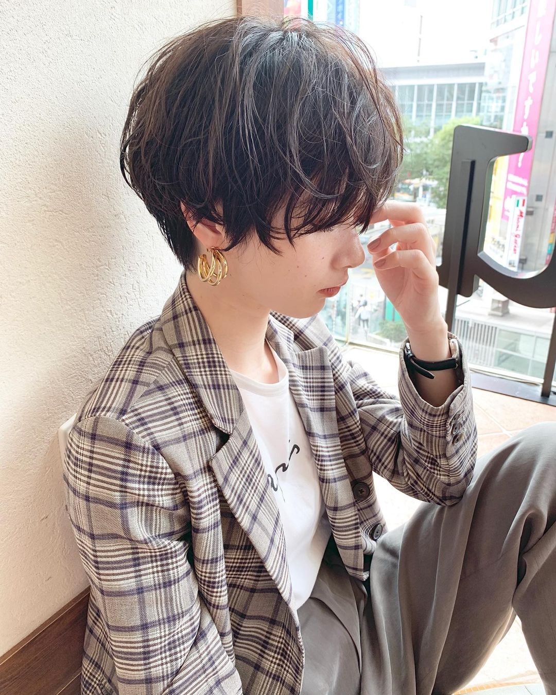 ハンサムなのに美人見え 前髪長めショート で大人の色気をゲットしたい コーデスナップニュース