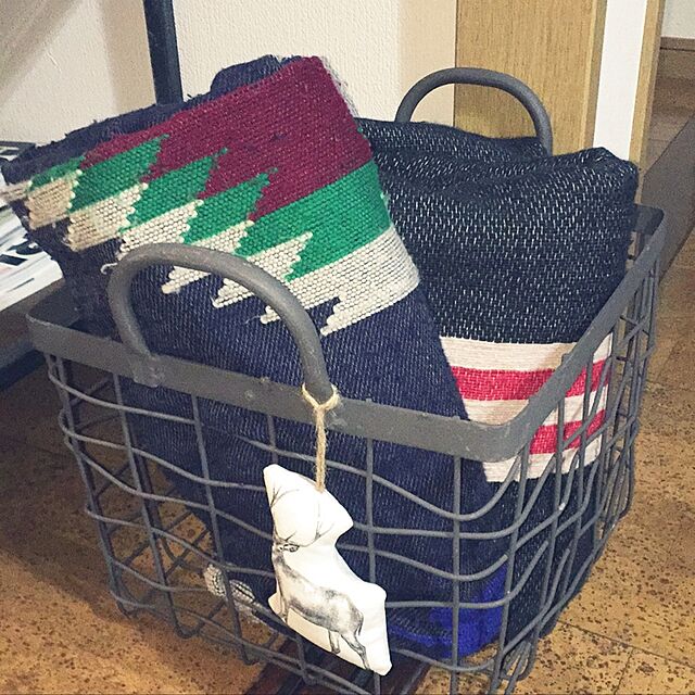 使いやすく見栄え良く リビングでのブランケット収納