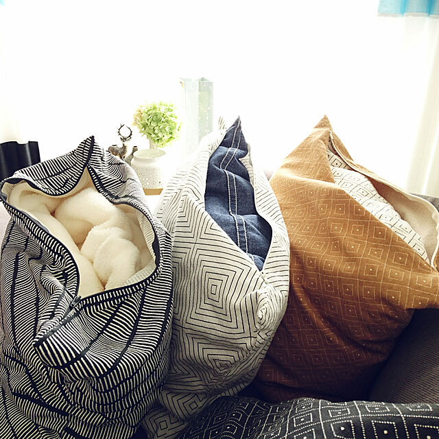 使いやすく見栄え良く リビングでのブランケット収納