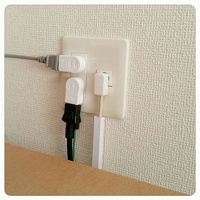 これですっきり ごちゃごちゃ配線を目隠し 整理する方法 Roomclip Mag Line News