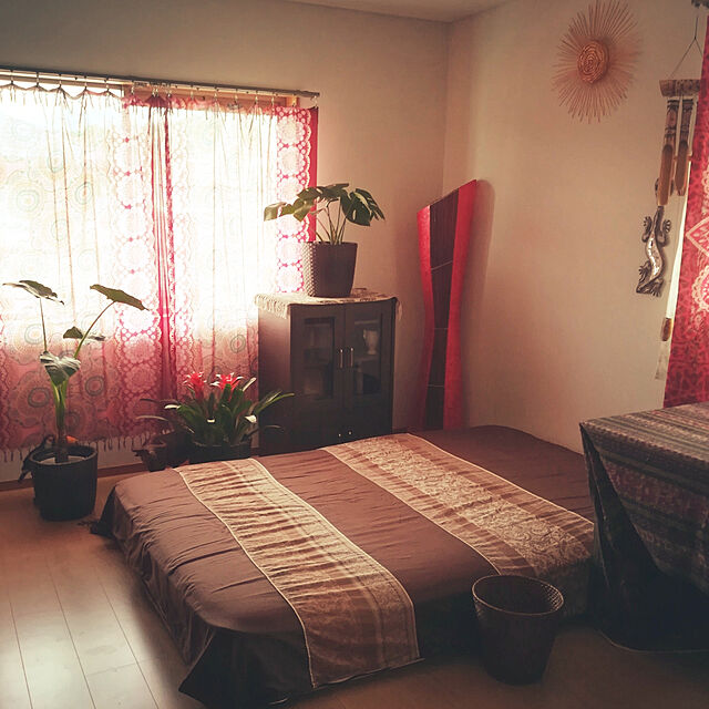 リゾート気分でリラックス アジアンテイストの寝室10選 Roomclip Mag Line News