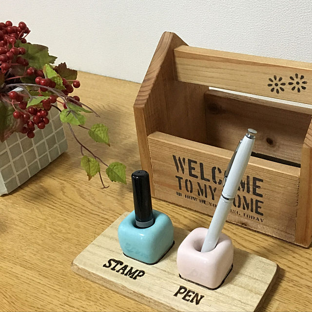 文房具やペンの収納はどうする?魅力的なペン立て実例選(RoomClip mag) 文房具やペンの収納はどうする?魅力的なペン立て実例選(RoomClip mag)