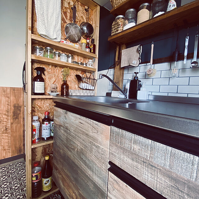 その隙間うめて魅せます デッドスペースを有効活用できる隙間収納 Roomclip Mag Line News