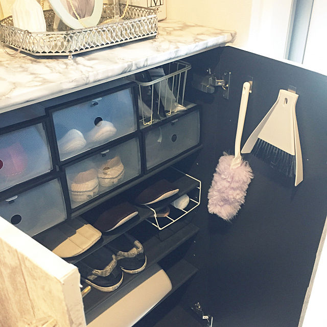 何度でも貼ってはがせる 100均のフィルムフックがすごい Roomclip Mag Line News